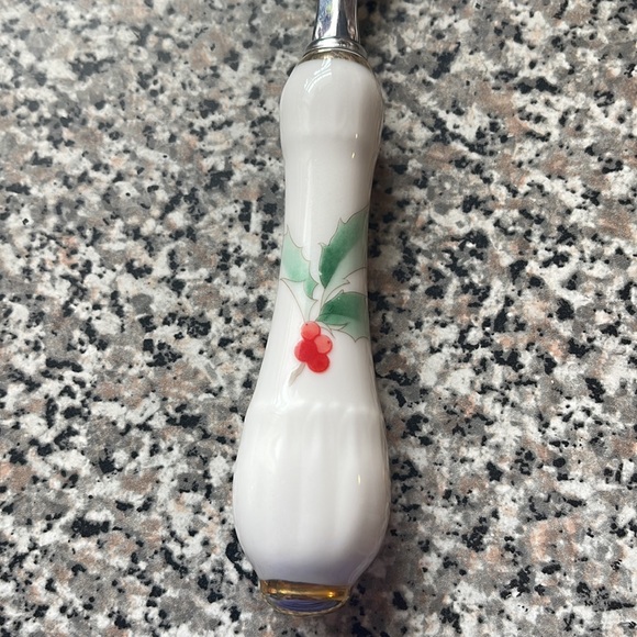 Noritake Cake Server with Christmas Holly Design - Picture 4 of 8